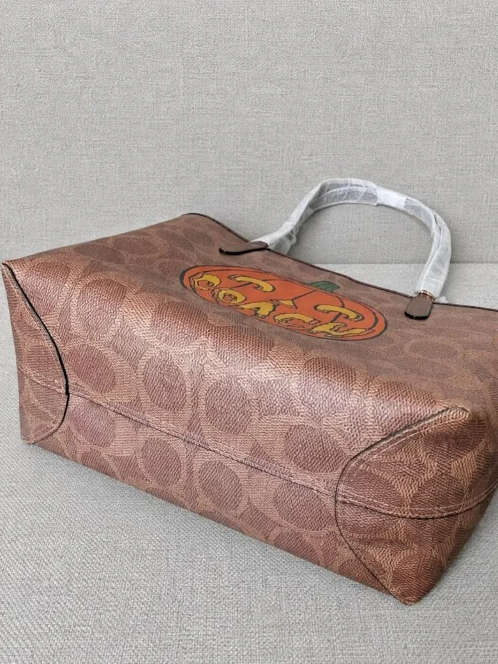Coach Halloween Pumpkin City Tote Bag Signature Print Canvas Purse Bag NWT 2025
